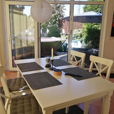 Schoene Ruhige Wohnung Mit Terrasse Und Parkplatz Greifswald Exterior foto