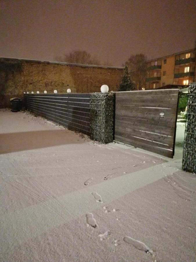 Schoene Ruhige Wohnung Mit Terrasse Und Parkplatz Greifswald Exterior foto