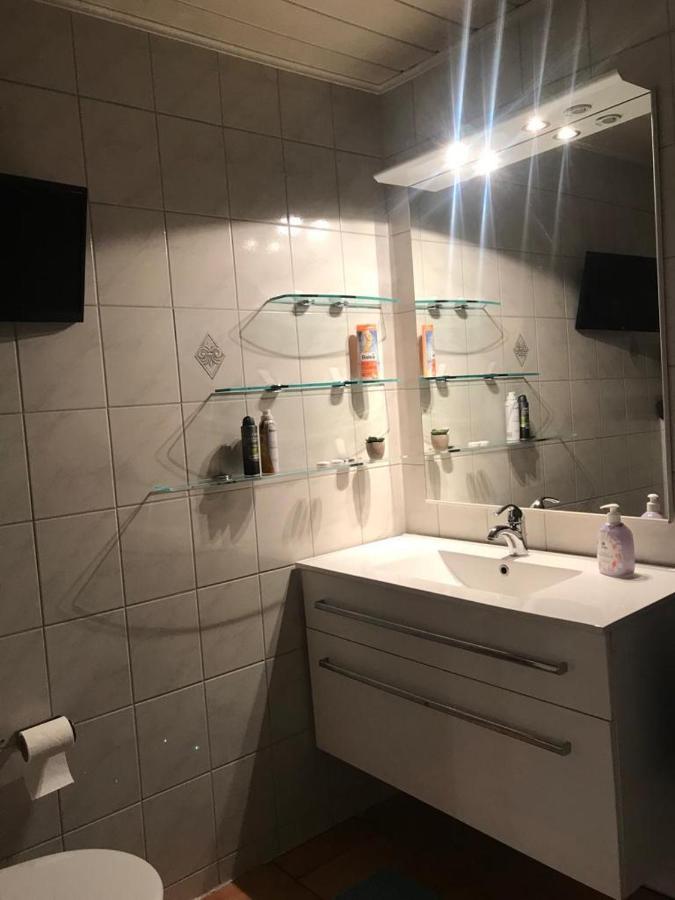 Schoene Ruhige Wohnung Mit Terrasse Und Parkplatz Greifswald Exterior foto