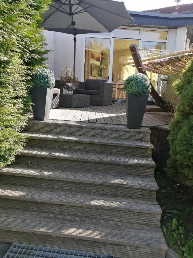 Schoene Ruhige Wohnung Mit Terrasse Und Parkplatz Greifswald Exterior foto